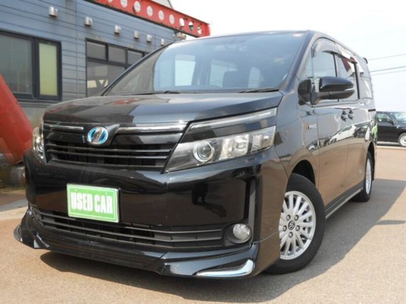 TOYOTA VOXY