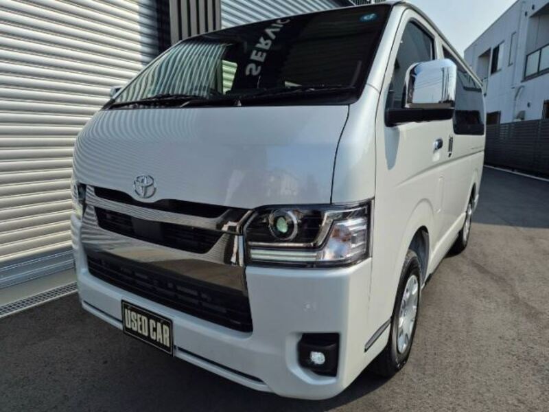 TOYOTA HIACE