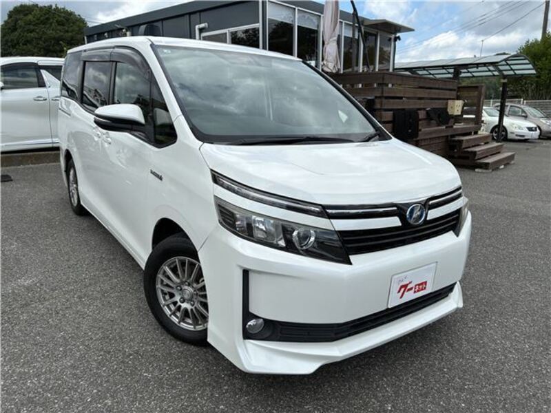 TOYOTA VOXY