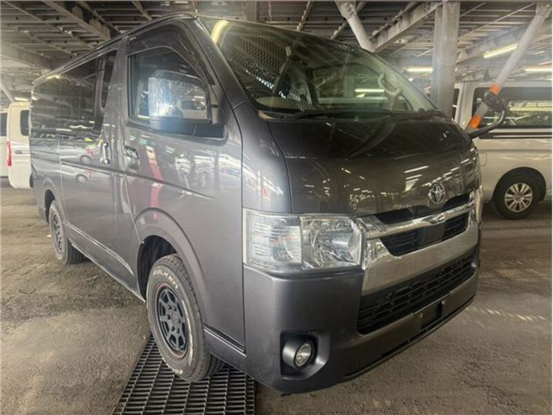 TOYOTA HIACE VAN