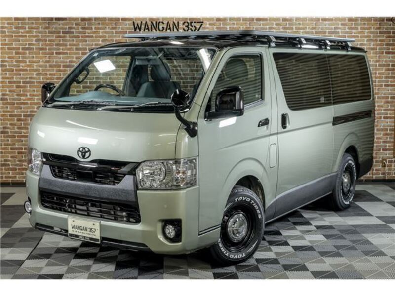 TOYOTA HIACE VAN