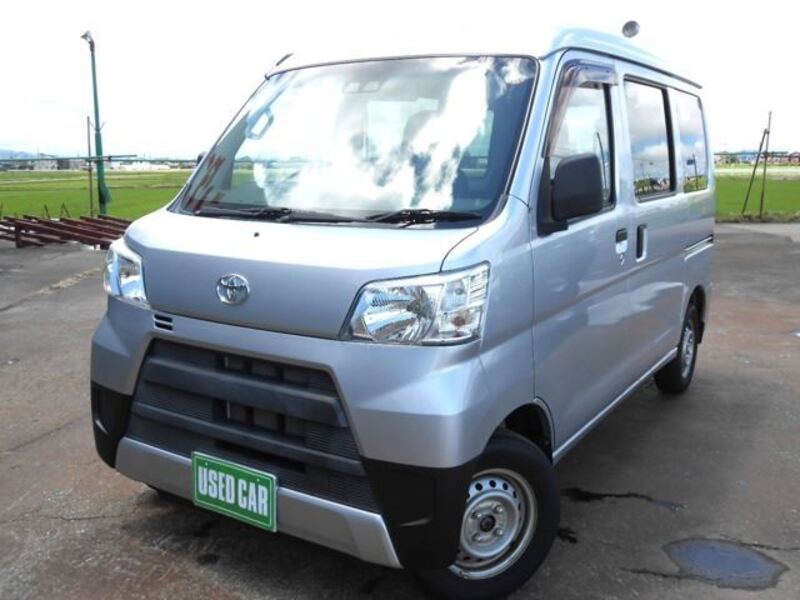 TOYOTA PIXIS VAN