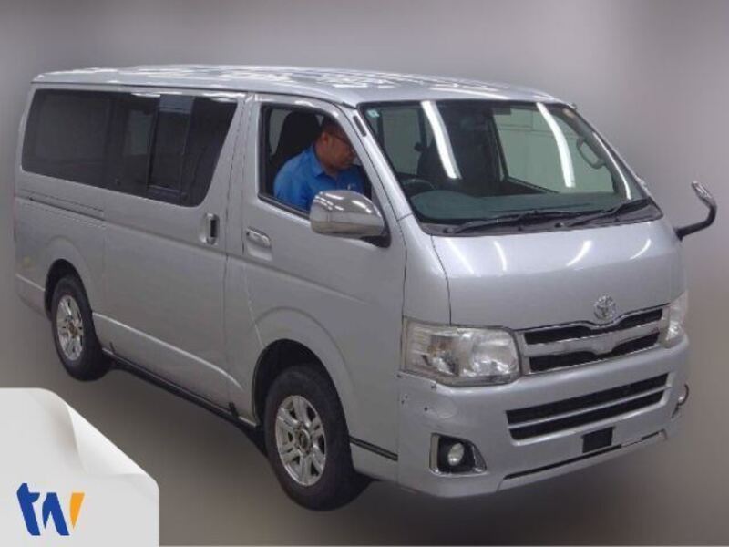TOYOTA HIACE VAN