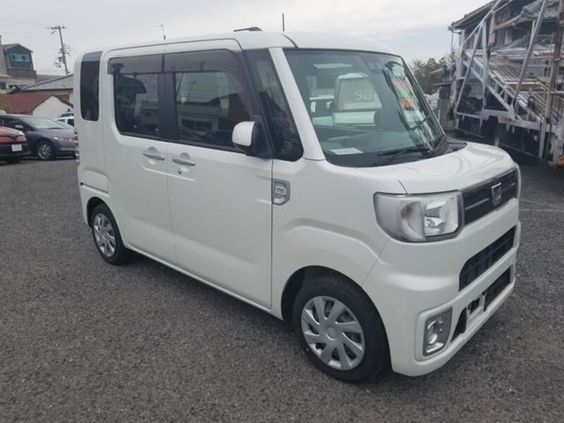 DAIHATSU WAKE