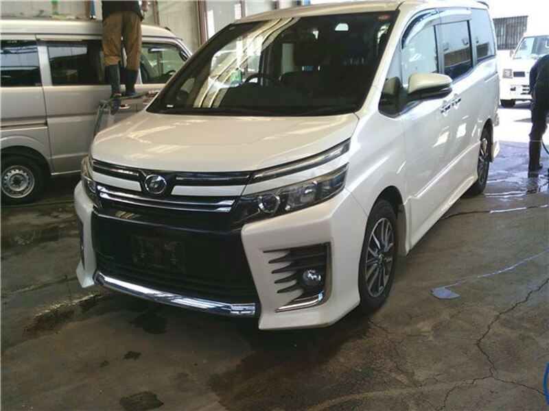 TOYOTA VOXY
