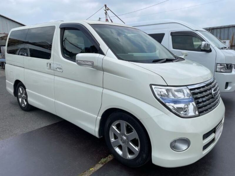 NISSAN ELGRAND