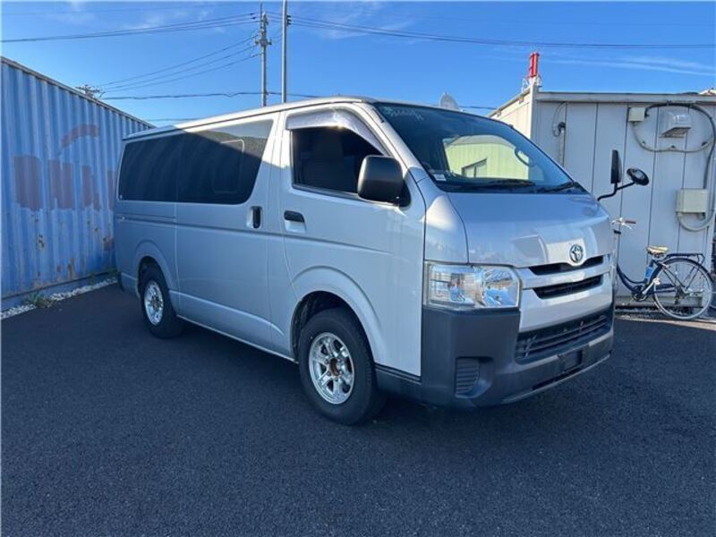 TOYOTA HIACE VAN