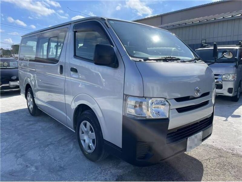 TOYOTA HIACE VAN
