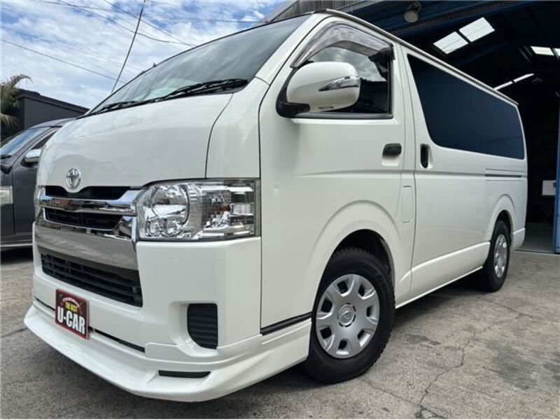 TOYOTA HIACE VAN