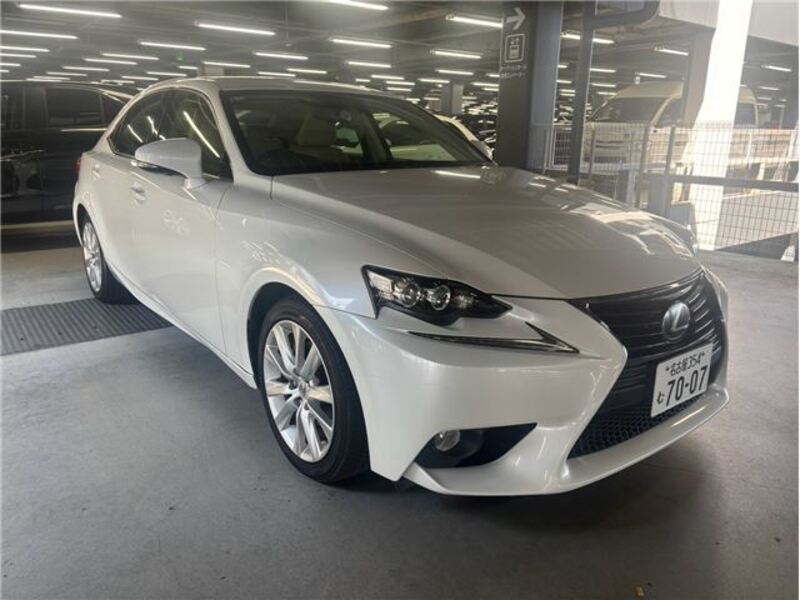 LEXUS IS