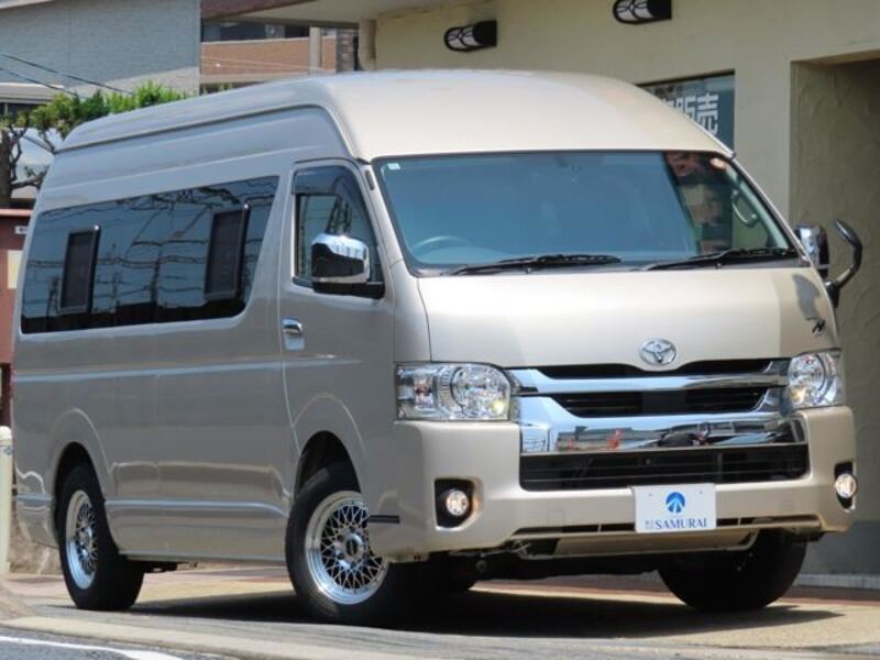 TOYOTA HIACE VAN