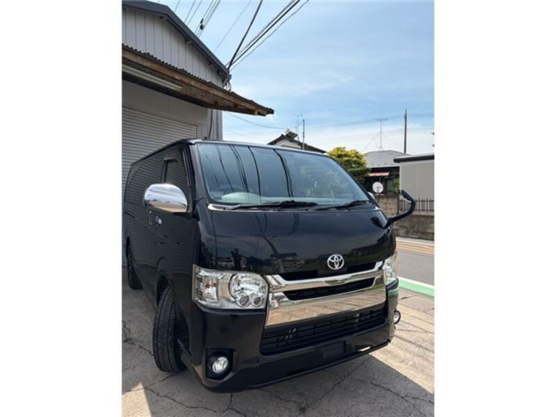 TOYOTA HIACE VAN