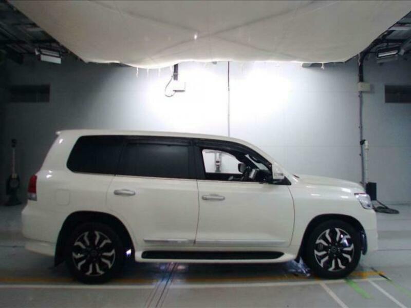 LAND CRUISER
