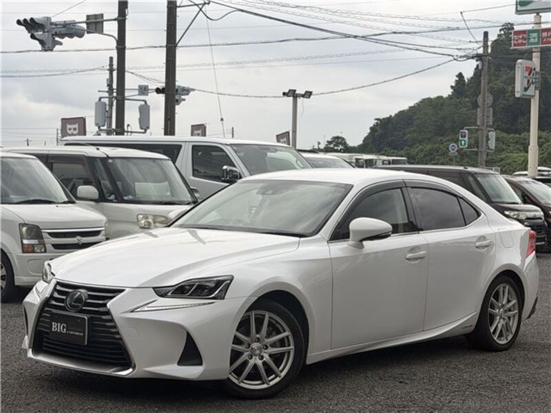 LEXUS IS