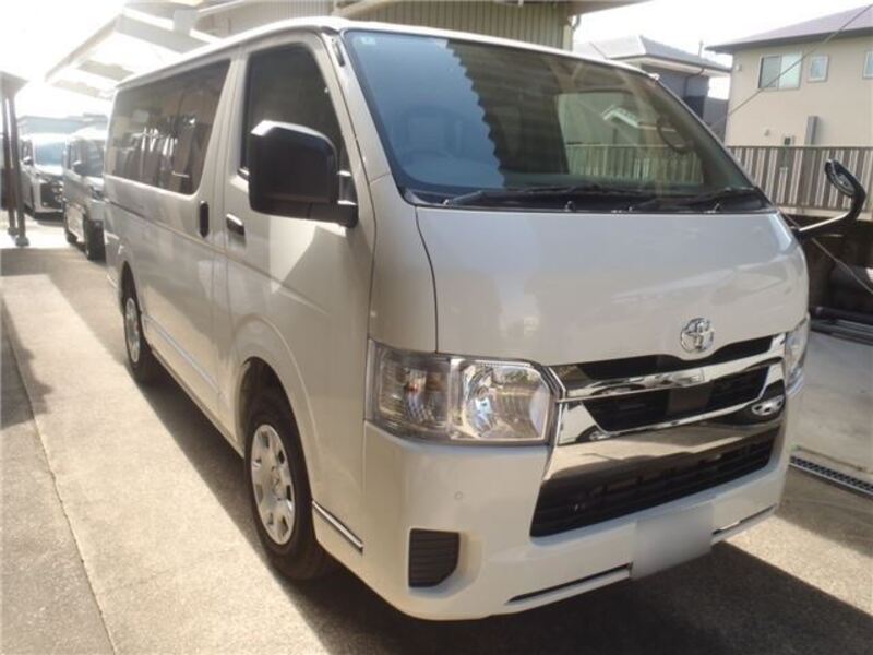 TOYOTA HIACE VAN