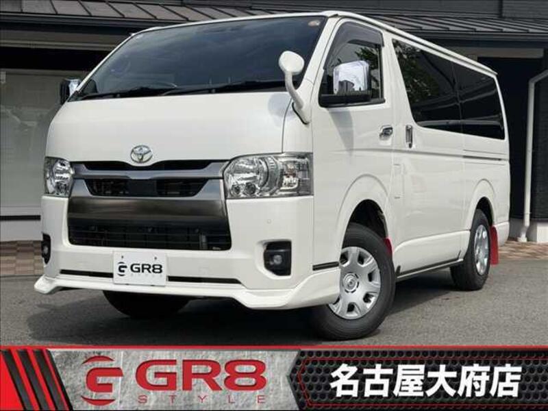 TOYOTA HIACE VAN