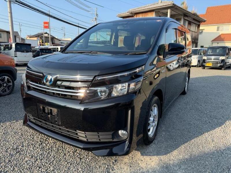 TOYOTA VOXY