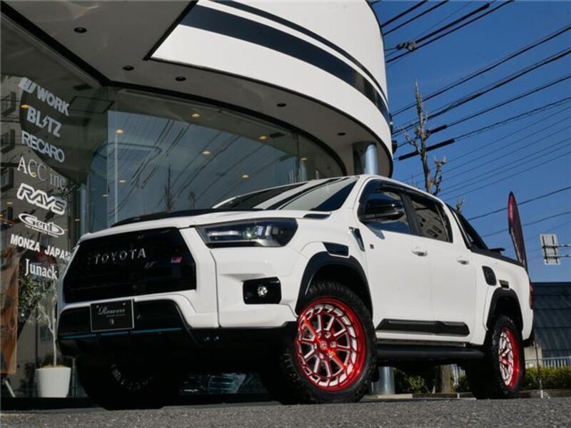 TOYOTA HILUX