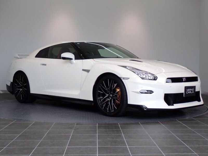 NISSAN GT-R