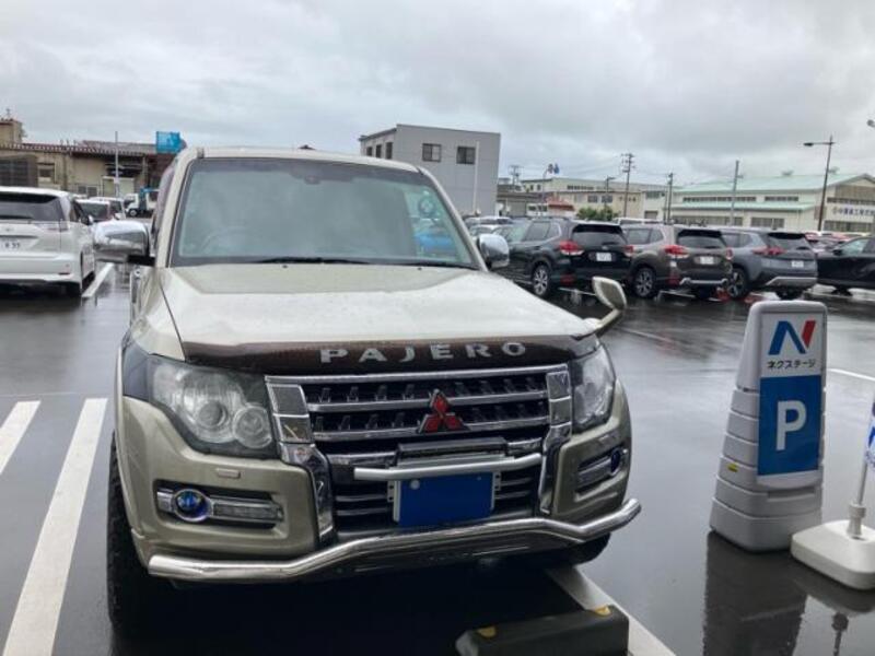 MITSUBISHI PAJERO