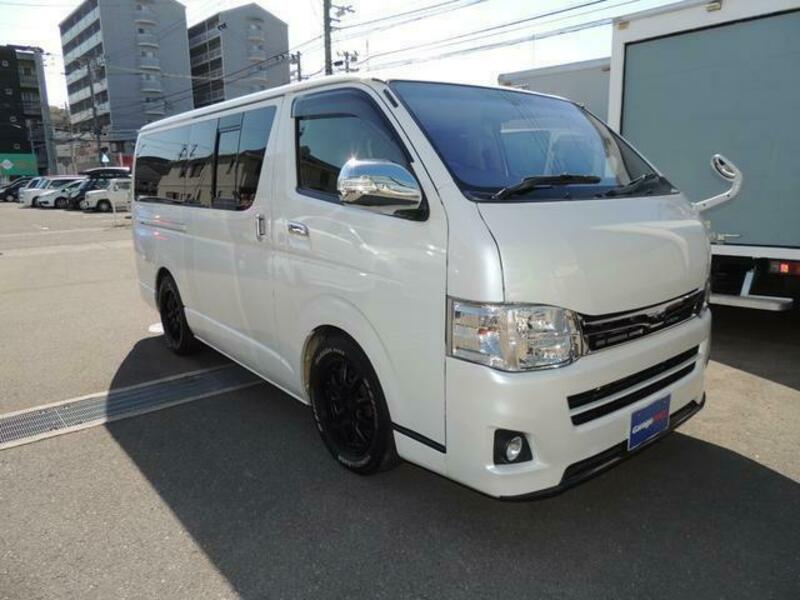 TOYOTA　Regiusace Van
