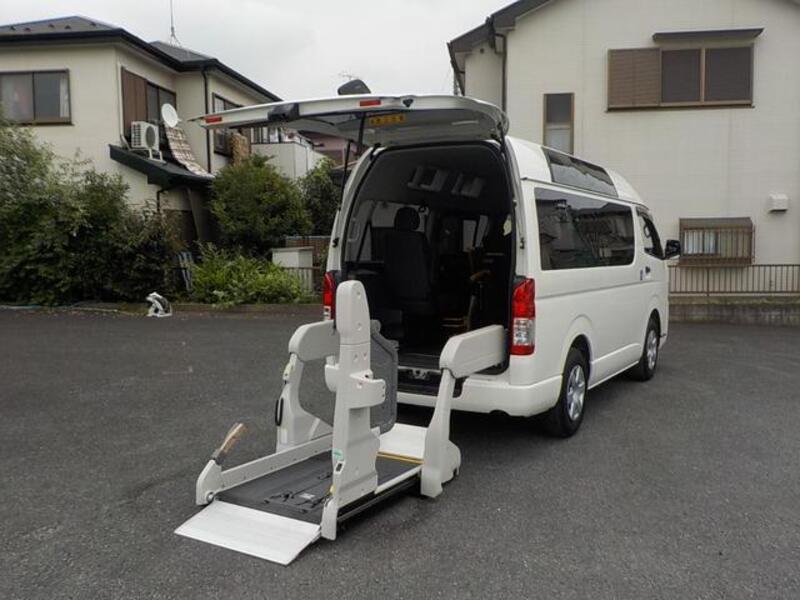 TOYOTA HIACE VAN
