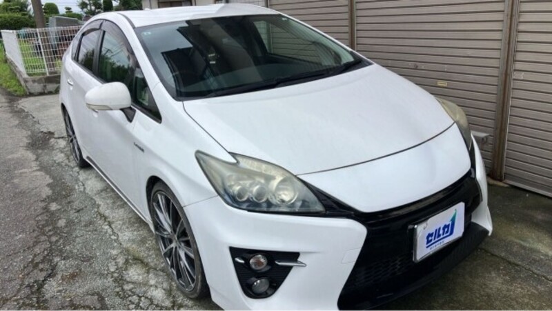 TOYOTA PRIUS
