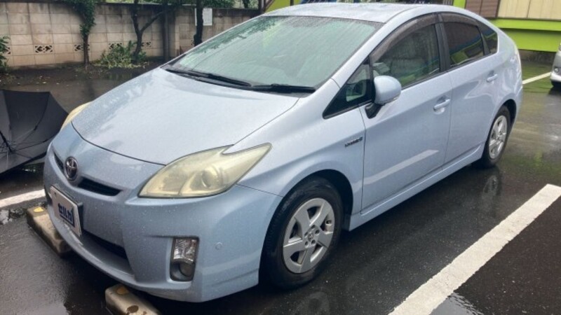 TOYOTA PRIUS