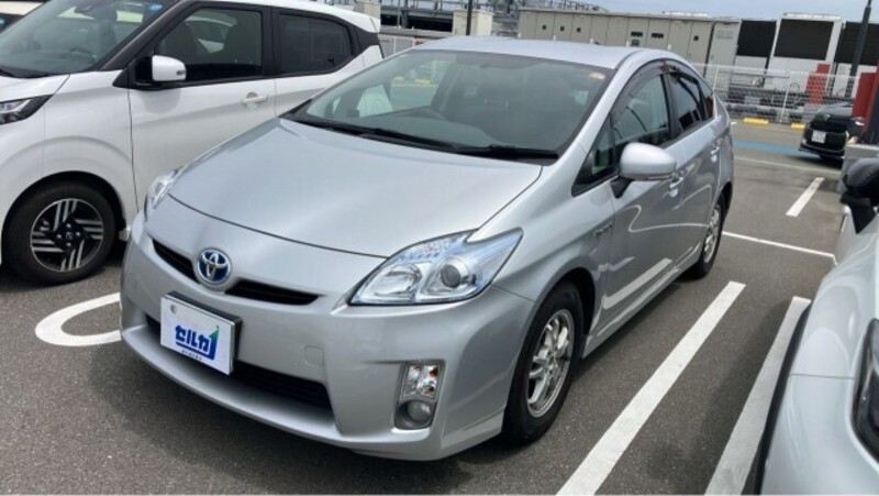 TOYOTA PRIUS