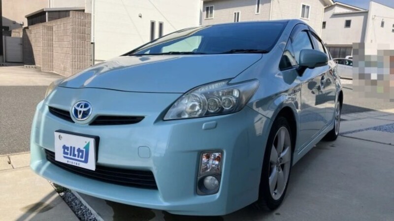TOYOTA PRIUS