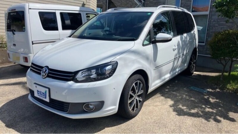 VOLKSWAGEN GOLF TOURAN