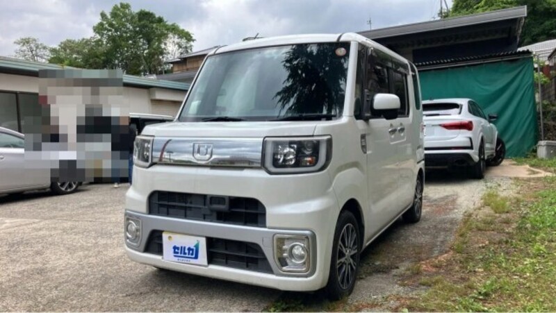 DAIHATSU WAKE