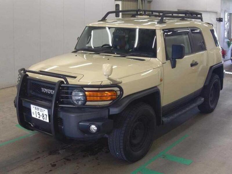 TOYOTA FJ CRUISER