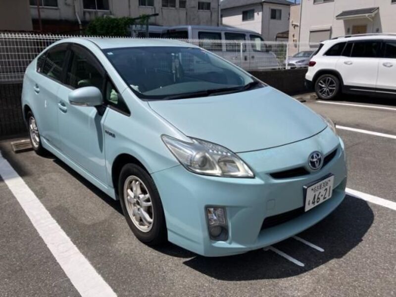 TOYOTA PRIUS