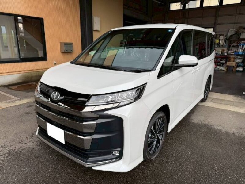 TOYOTA NOAH