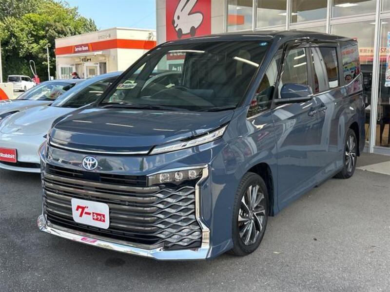 TOYOTA VOXY