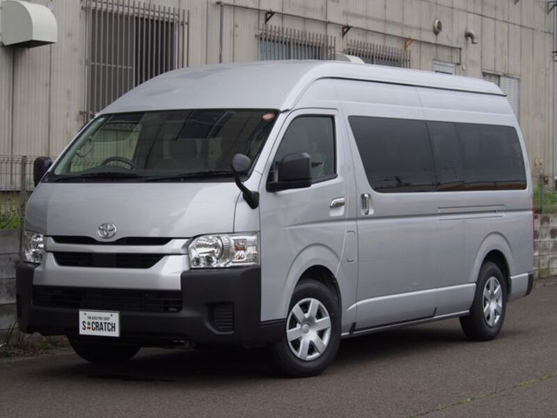 TOYOTA HIACE COMMUTER
