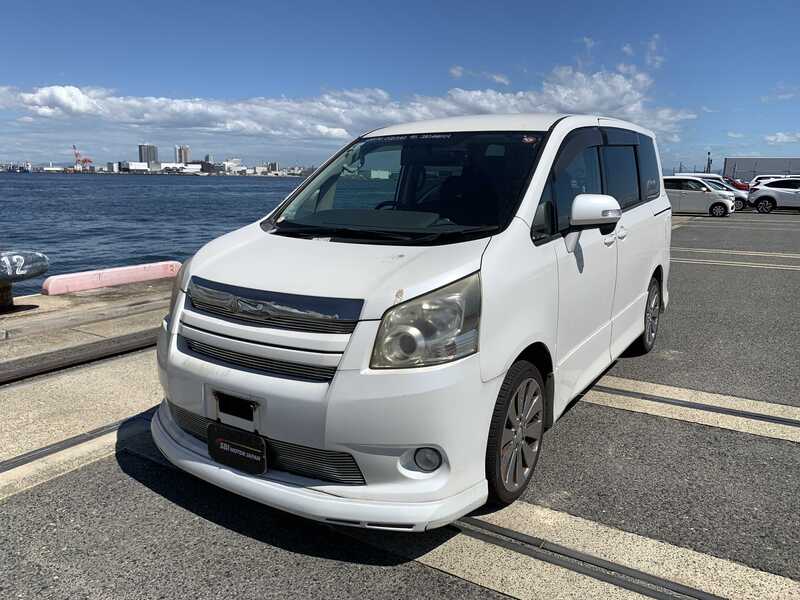TOYOTA NOAH