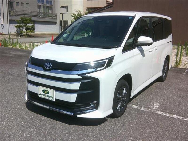 TOYOTA NOAH