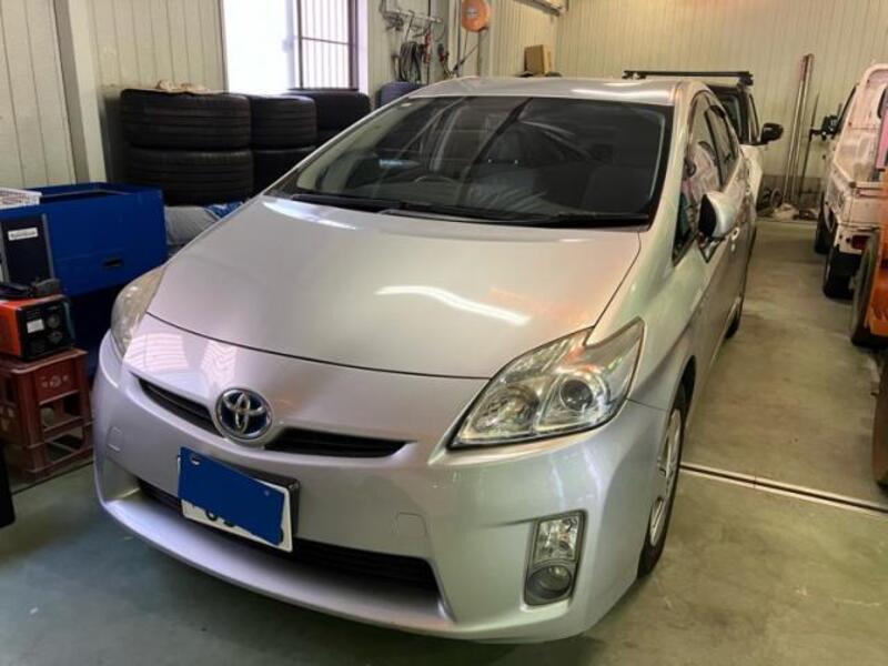 TOYOTA PRIUS