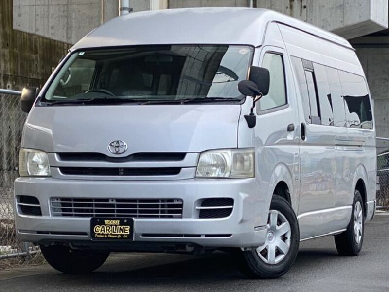 TOYOTA HIACE COMMUTER