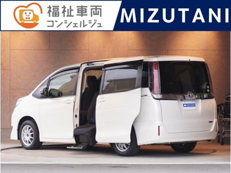 TOYOTA NOAH