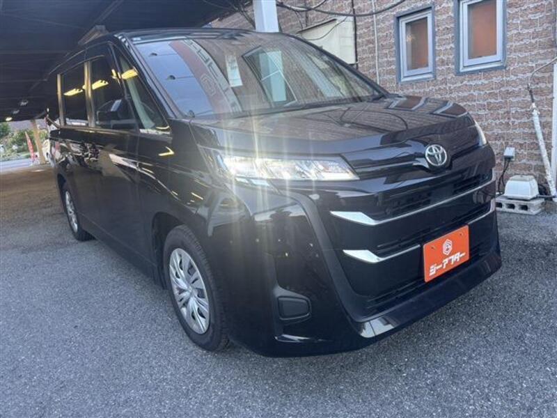 TOYOTA NOAH