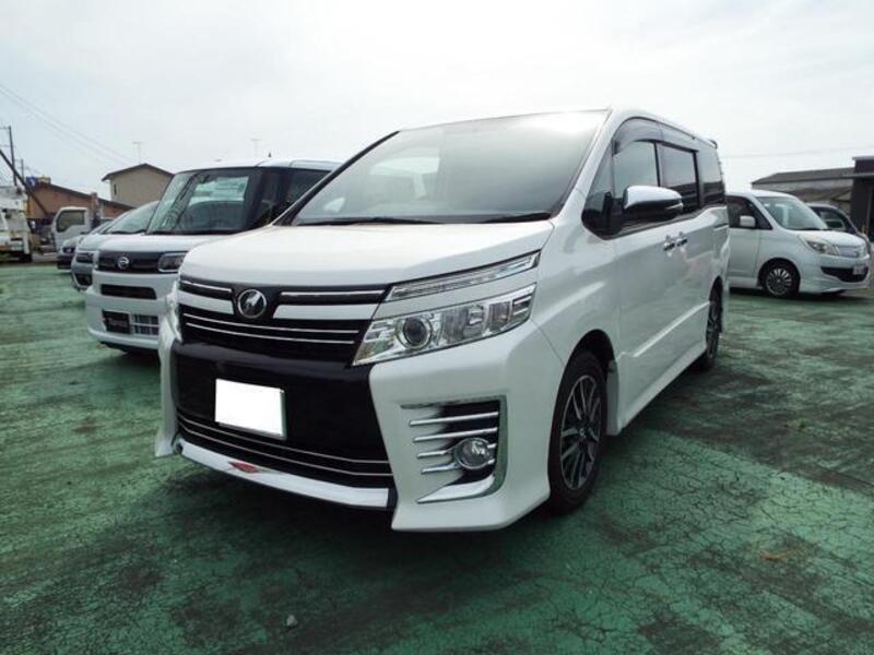 TOYOTA VOXY