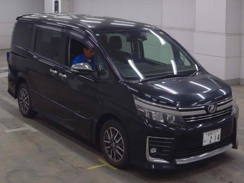 TOYOTA VOXY