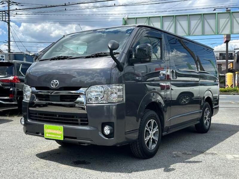 TOYOTA HIACE VAN