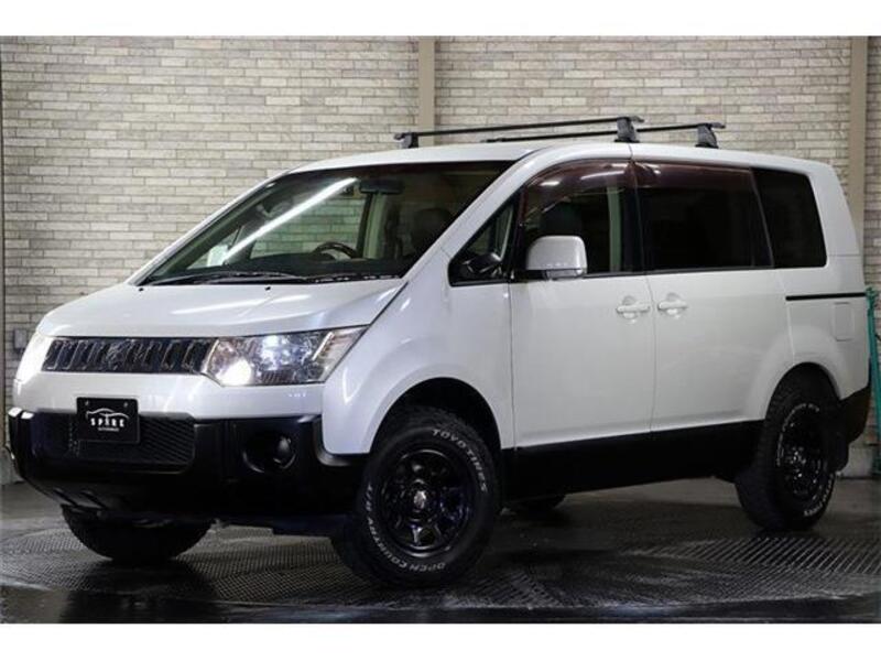 MITSUBISHI DELICA D5