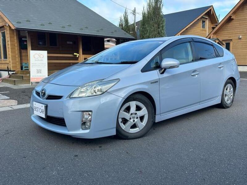 TOYOTA PRIUS