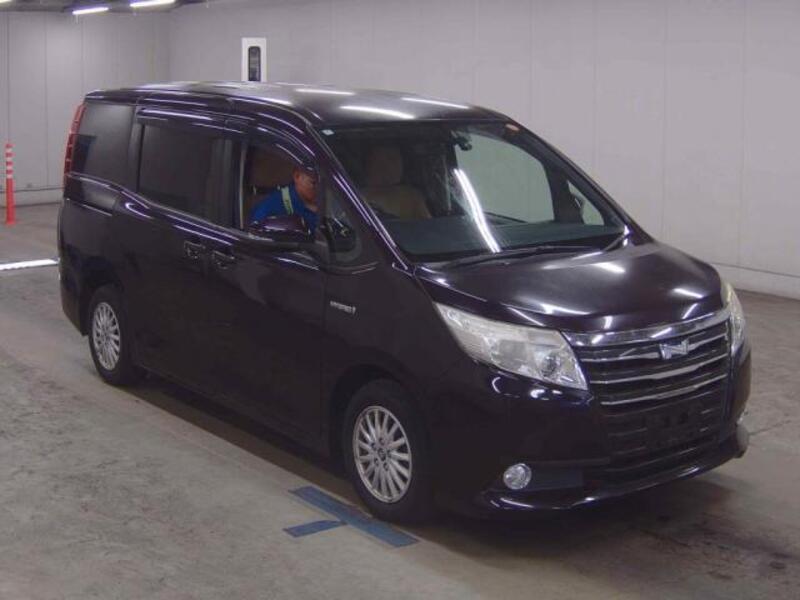 TOYOTA NOAH