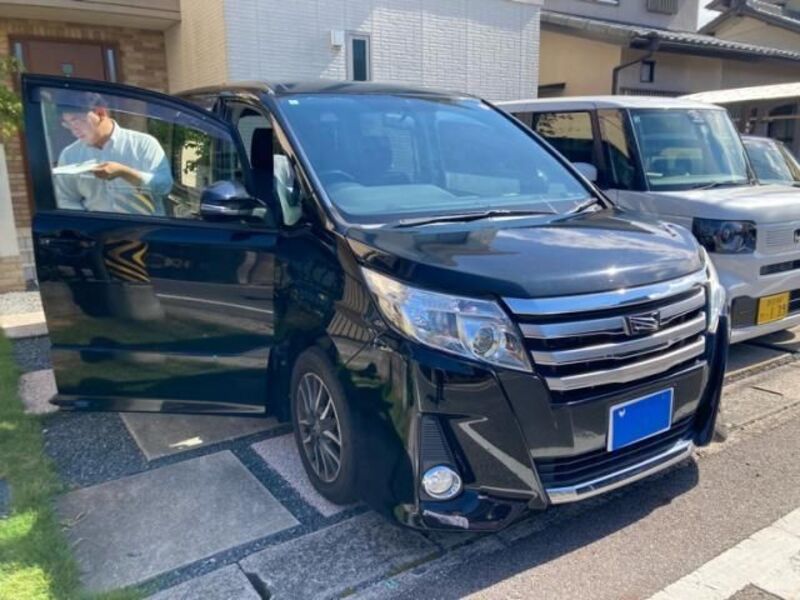 TOYOTA NOAH